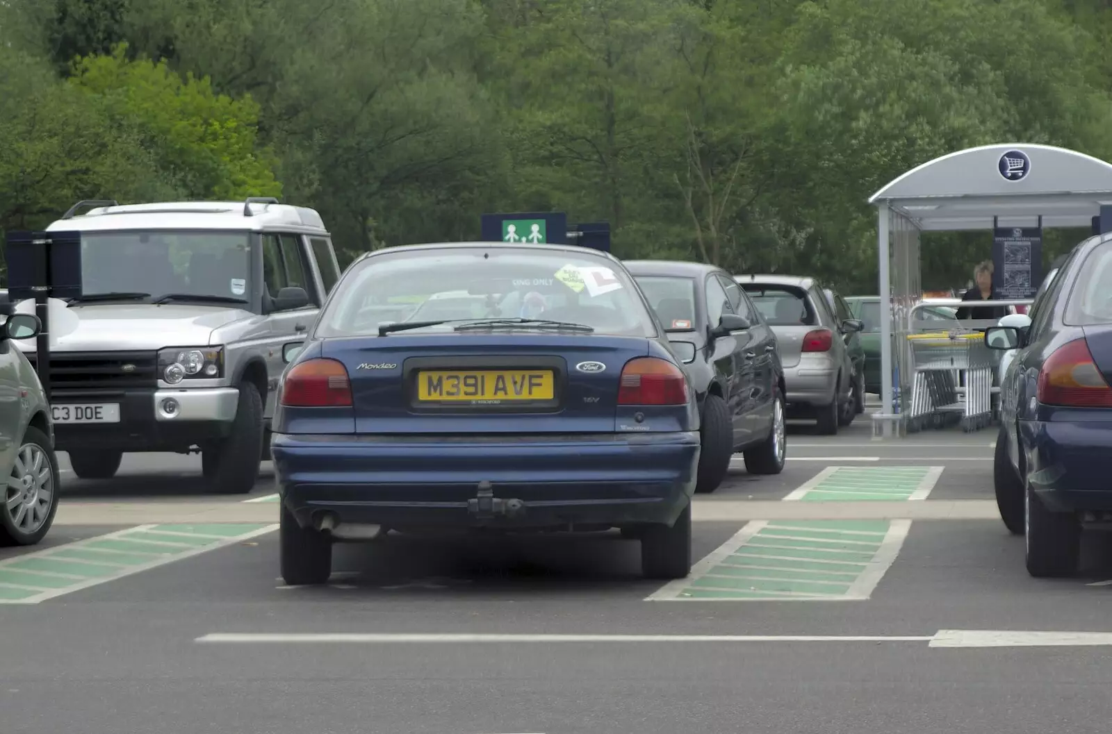 Twat parking in Morrisons, from May Miscellany: London, Louise's Birthday, Norwich, and Steve Winwood, Islington and Cambridge - May 2007