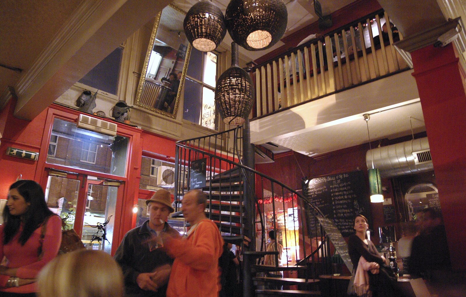 May Miscellany: London, Louise's Birthday, Norwich, and Steve Winwood, Islington and Cambridge - May 2007: Spiral staircase in the Bull
