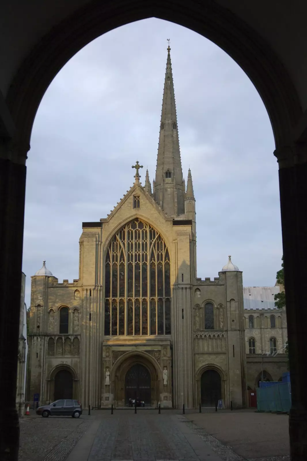 Norwich cathedral through the entrance archway, from May Miscellany: London, Louise's Birthday, Norwich, and Steve Winwood, Islington and Cambridge - May 2007