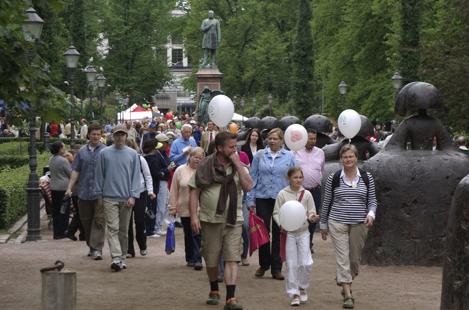 Genesis in Concert, and Suomenlinna, Helsinki, Finland - 11th June 2007: Balloons on Esplanadi for Helsinki Day