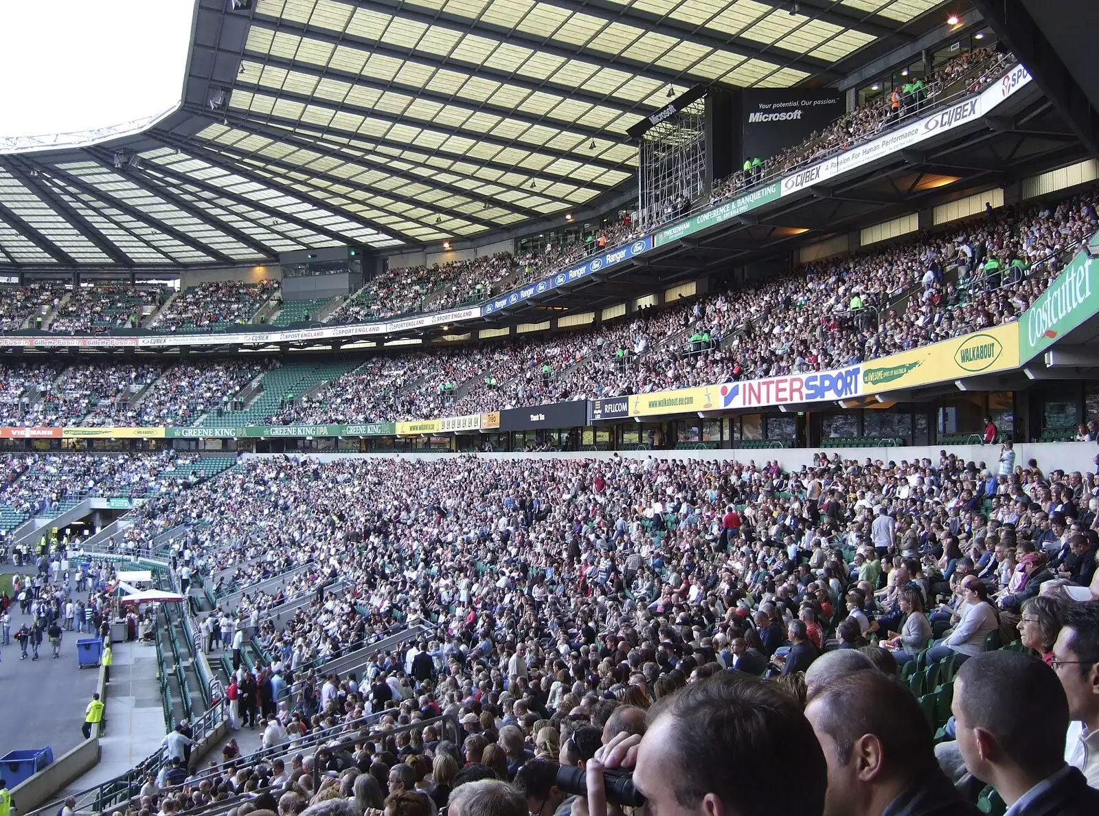 The stadium is pretty packed, from Genesis Live at Twickenham, and Music on Parker's Piece, London and Cambridge - 8th July 2007