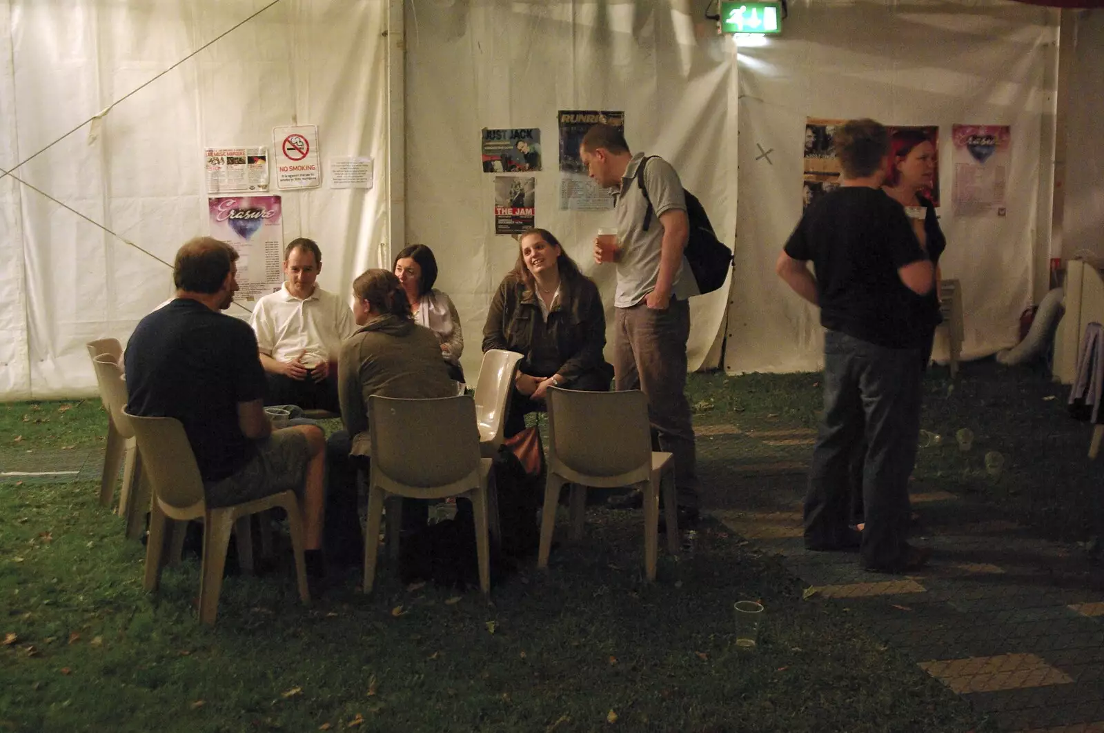 The Qualcomm gang chat after the gig, from The Cambridge Comedy Festival, and Taptu Gets a Jesus Phone, Jesus Green, Cambridge  - 3rd August 2007