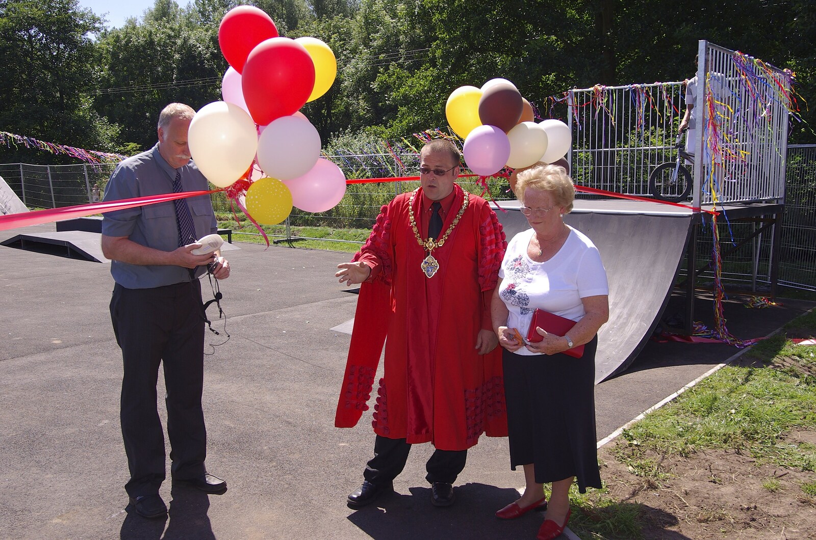 The Opening of Eye Skateboard Park, and The BBs at Cotton, Suffolk - 5th August 2007: The mayor prepares to open the skate park
