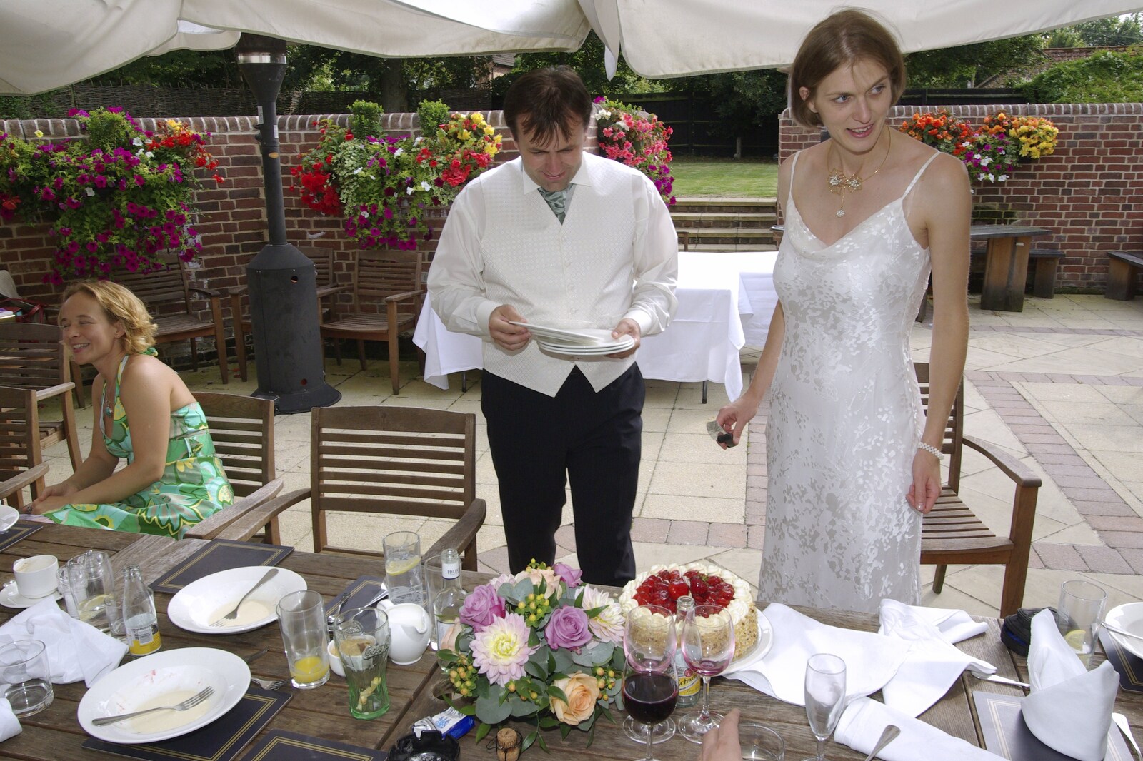 Liviu and Christina's Wedding Day, Babraham, Cambridge - 11th August 2007: Liviu sorts some plates out
