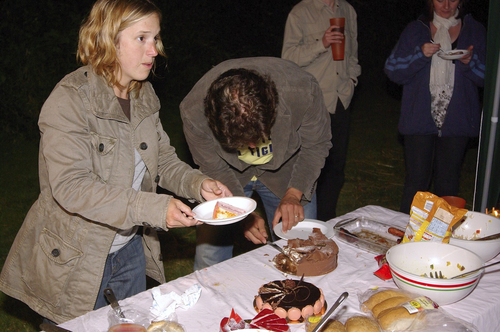 Bromestock Three, Brome, Suffolk - 18th August 2007: Jules hands out cake, as Pieter cuts slices