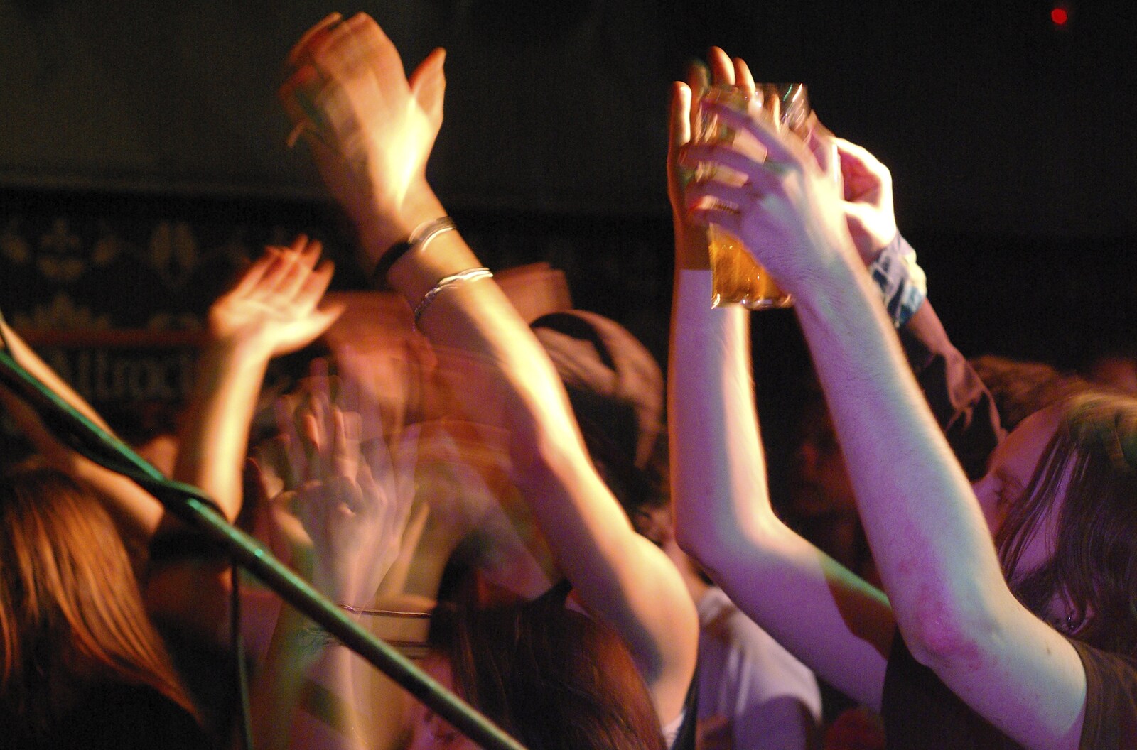 The Shivers Live at the Portland Arms, Cambridge - 26th August 2007: Audience applause