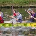 A team of paddlers goes past, Qualcomm's Dragon-Boat Racing, Fen Ditton, Cambridge - 8th September 2007