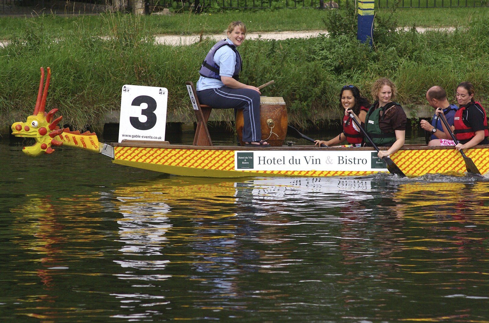 Boat number 3 drifts past from Qualcomm's Dragon-Boat Racing, Fen Ditton, Cambridge - 8th September 2007