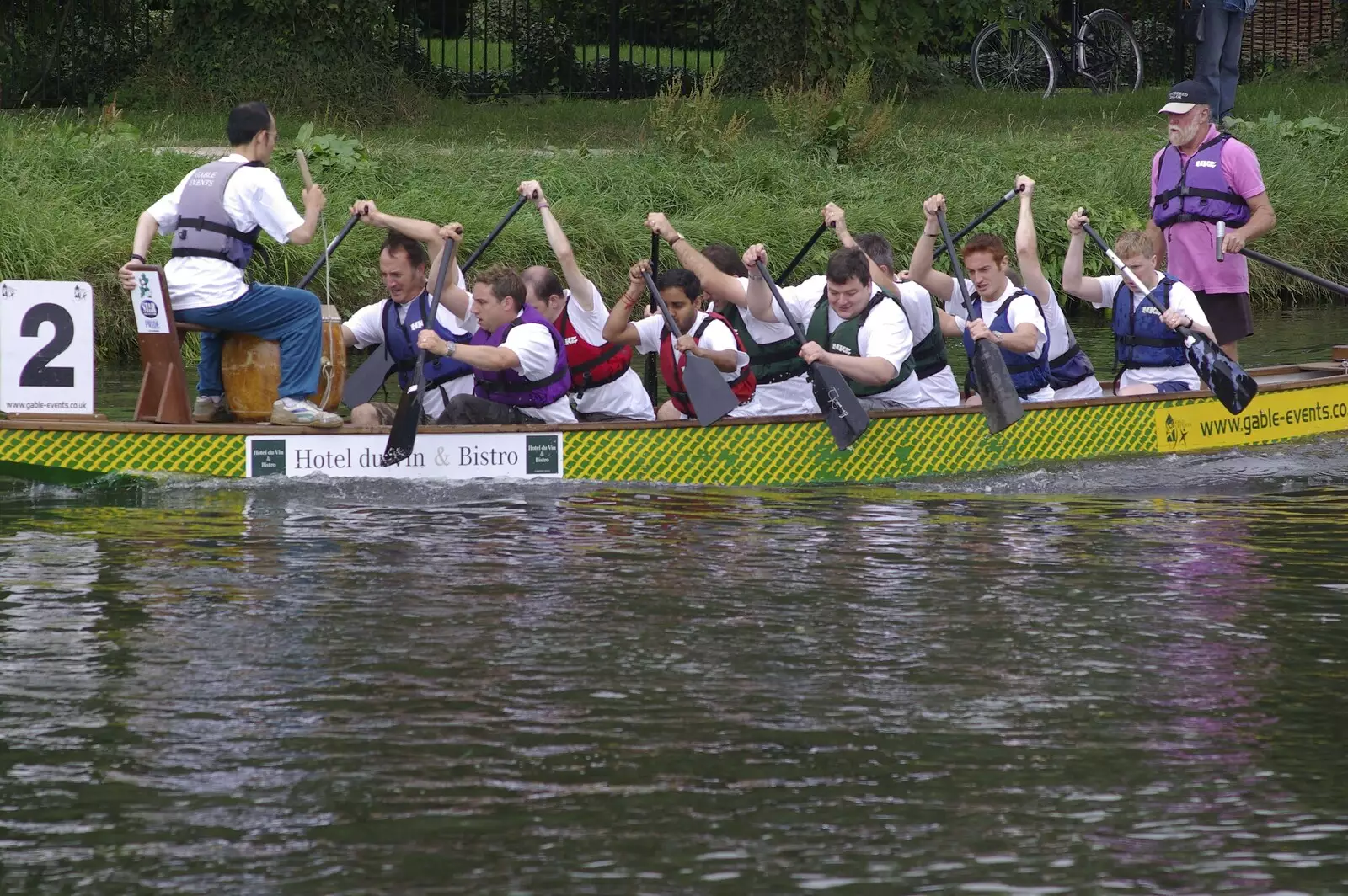 Team Qualcomm heads up to the start, from Qualcomm's Dragon-Boat Racing, Fen Ditton, Cambridge - 8th September 2007