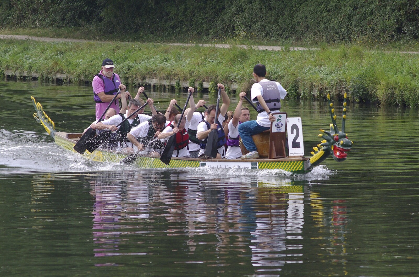 Qualcomm's Dragon-Boat Racing, Fen Ditton, Cambridge - 8th September 2007: Qualcomm paddles frantically