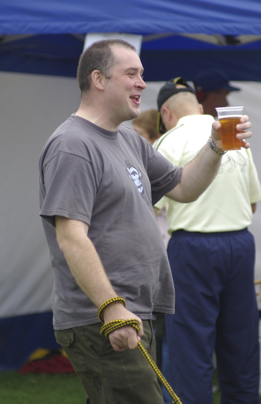 Qualcomm's Dragon-Boat Racing, Fen Ditton, Cambridge - 8th September 2007: Rob makes a toast