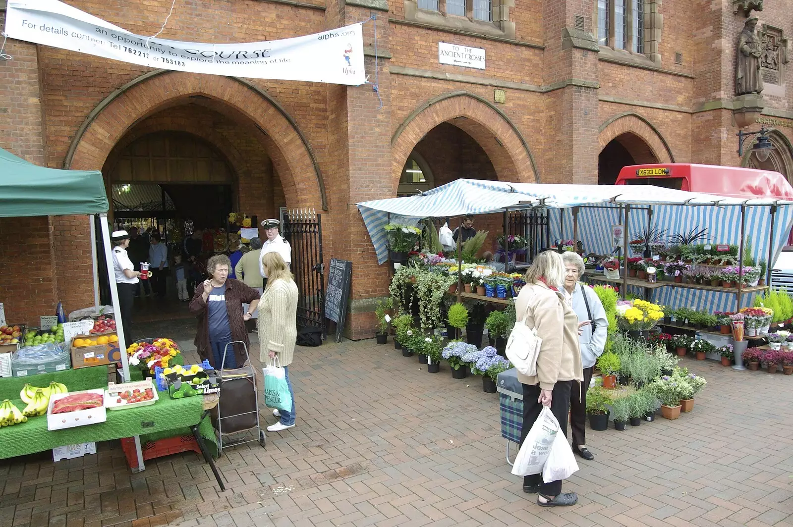 Outside Sandbach Market, from A Road Trip to Ireland Via Sandbach and Conwy, Cheshire and Wales - 21st September 2007