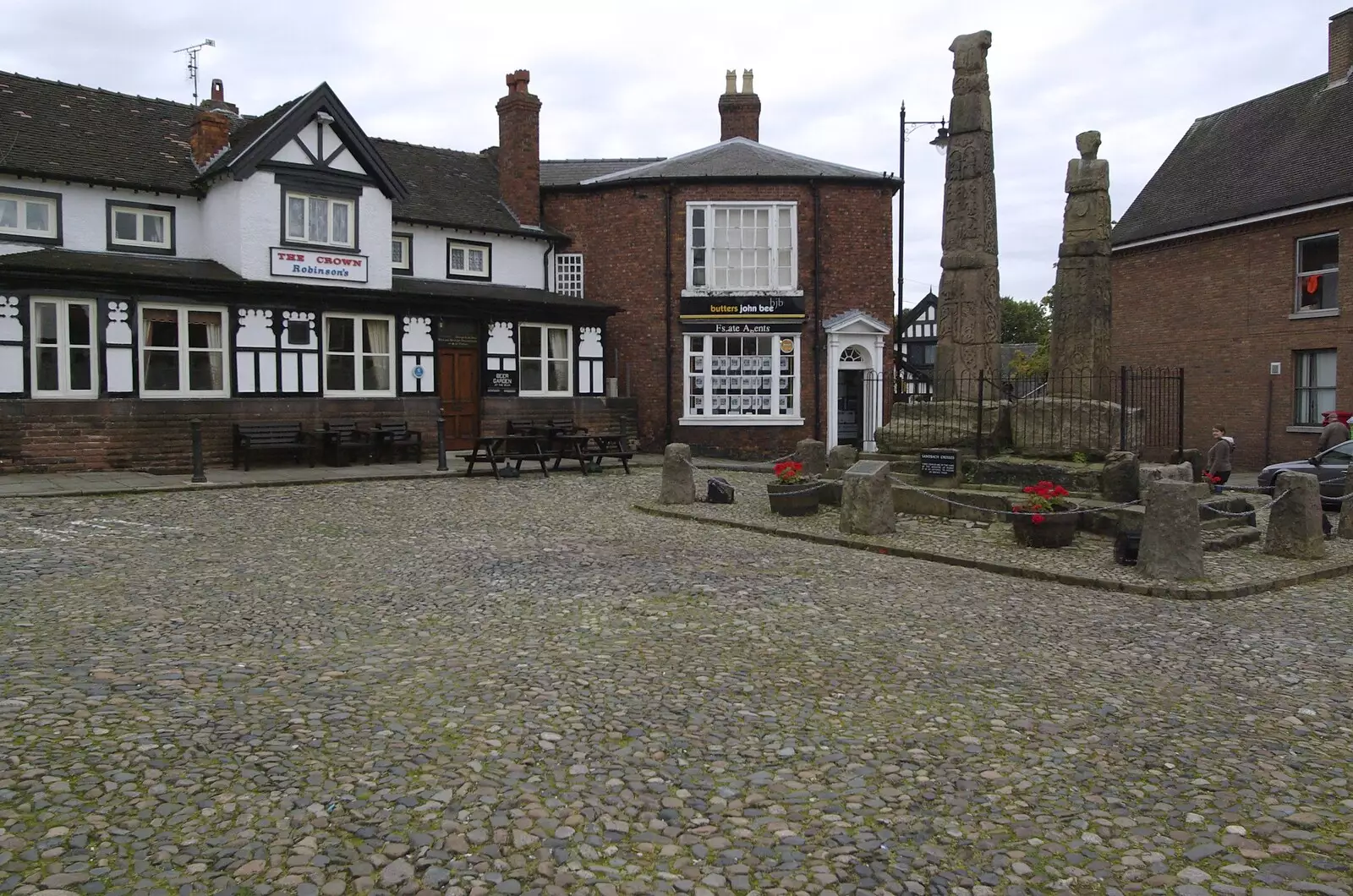 The Saxon crosses and the Crown pub, Sandbach, from A Road Trip to Ireland Via Sandbach and Conwy, Cheshire and Wales - 21st September 2007