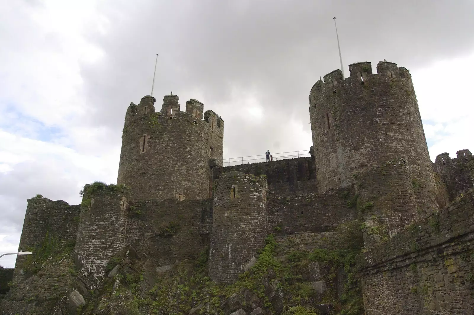 Conwy Castle looms over the town, from A Road Trip to Ireland Via Sandbach and Conwy, Cheshire and Wales - 21st September 2007