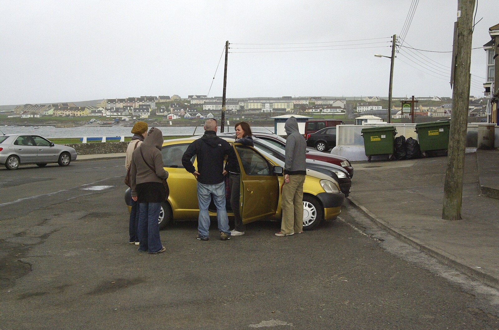 30th Birthday Party in Kilkee, County Clare, Ireland - 22nd September 2007: There's a meeting by a car