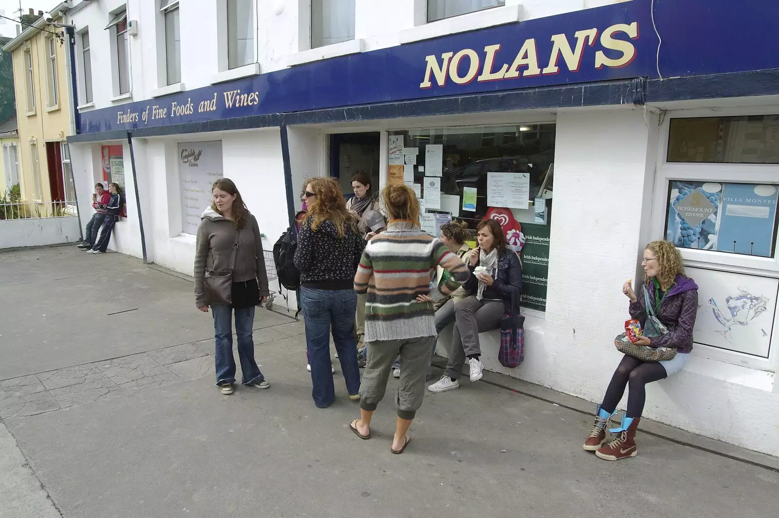 More hangin' around outside a corner shop, from 30th Birthday Party in Kilkee, County Clare, Ireland - 22nd September 2007