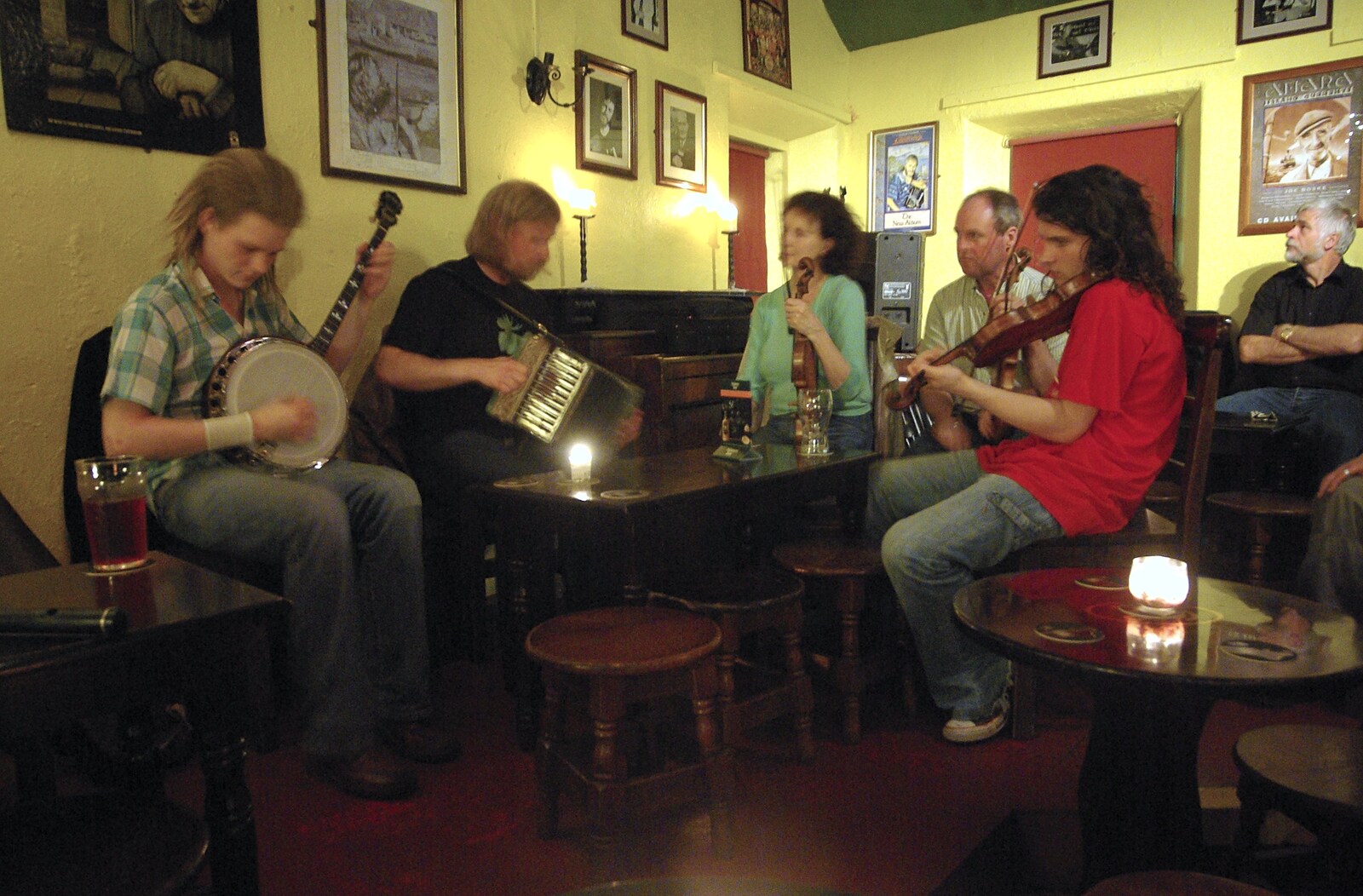 Kilkee to Galway, Connacht, Ireland - 23rd September 2007: Trad musicians in Green's Bar