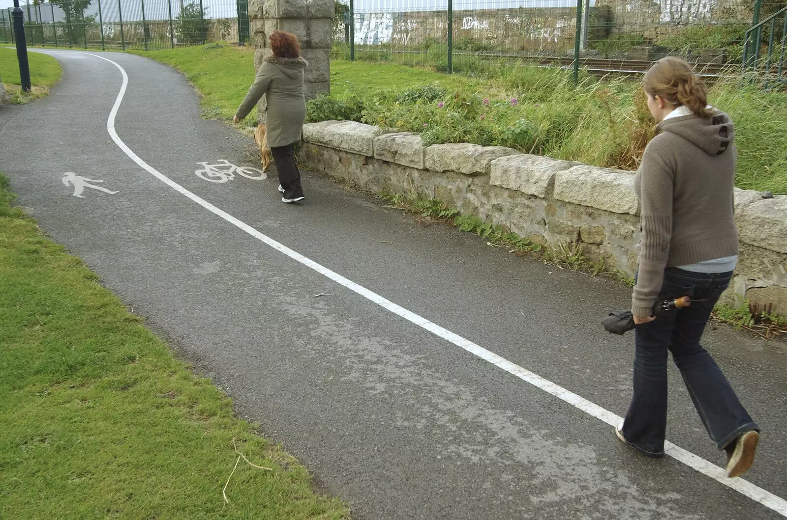 Louise and Isobel take Oscar for a walk, from Blackrock and Dublin, Ireland - 24th September 2007