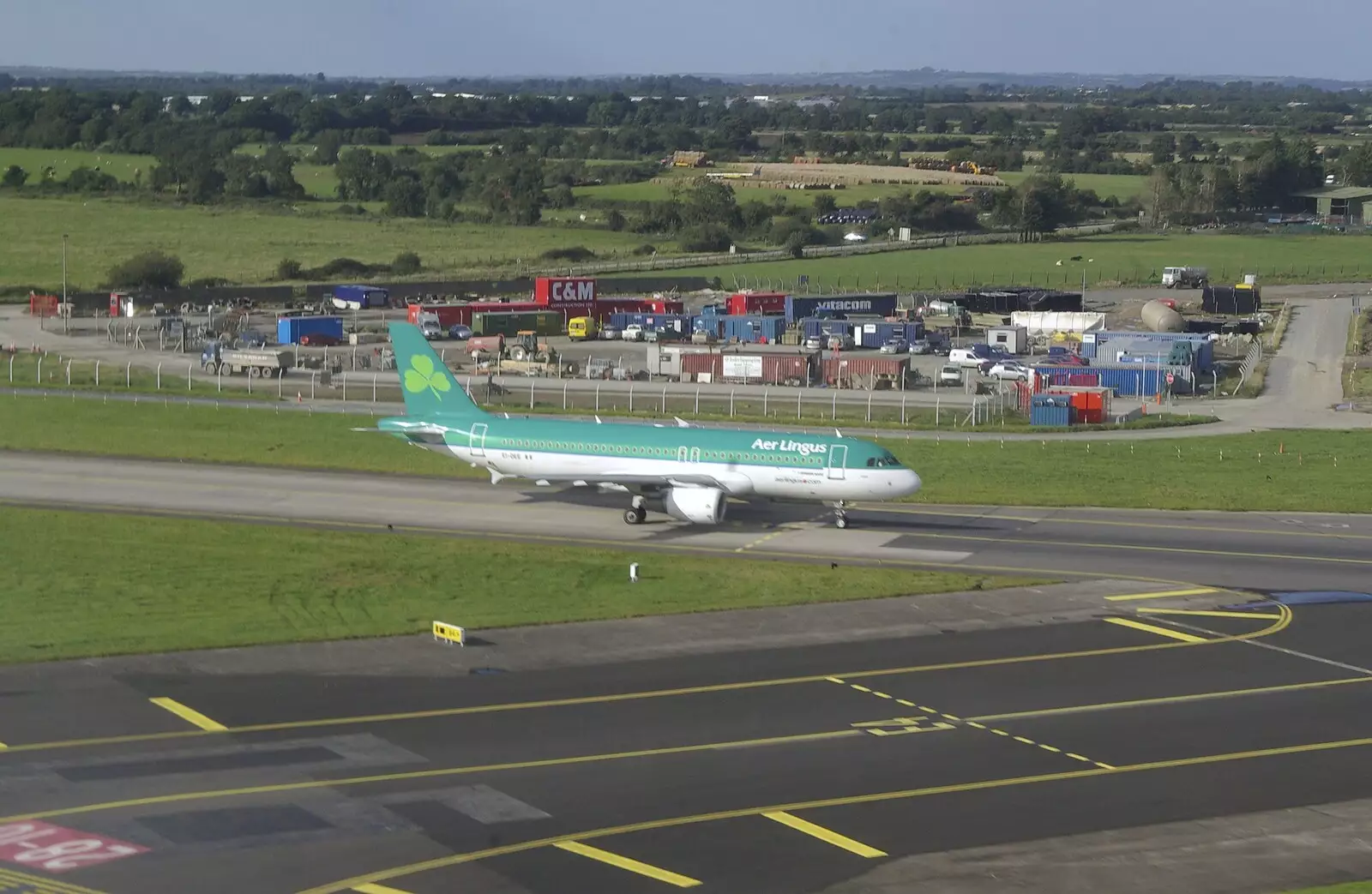 An Aer Lingus taxis along to the gate, from Blackrock and Dublin, Ireland - 24th September 2007