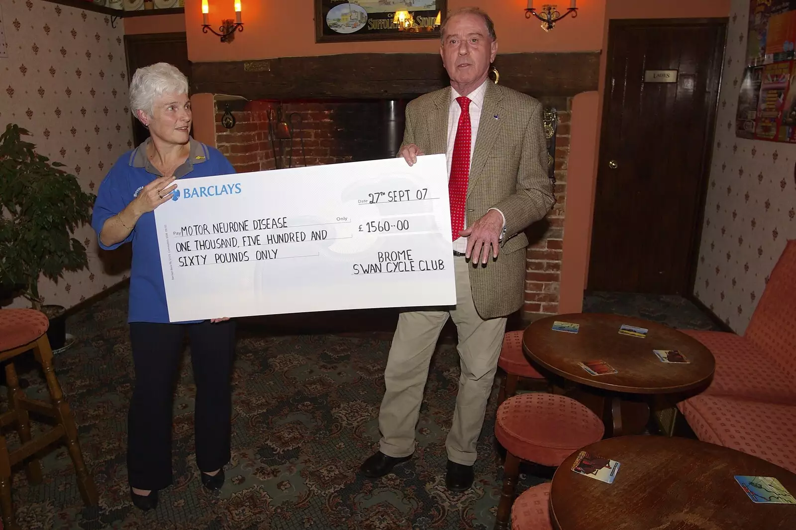 Spammy presents the giant novelty cheque, from A BSCC Presentation, and Matt's Wedding Reception, Solihull - 6th October 2007