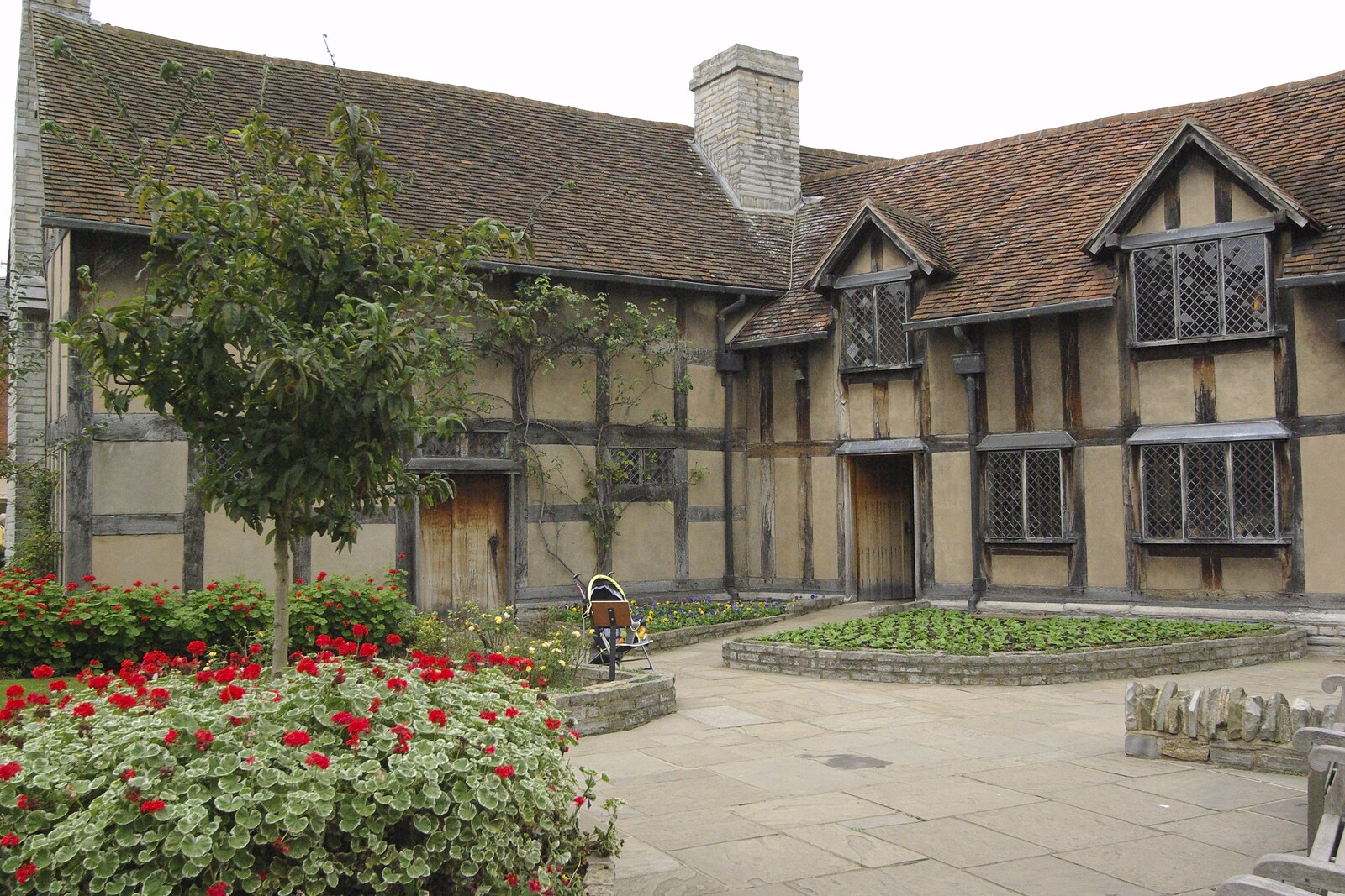 Bill's pad: Shakespeare's house from A BSCC Presentation, and Matt's Wedding Reception, Solihull - 6th October 2007