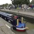 The narrowboat 'Wild Hare' pulls in to the lock, A BSCC Presentation, and Matt's Wedding Reception, Solihull - 6th October 2007