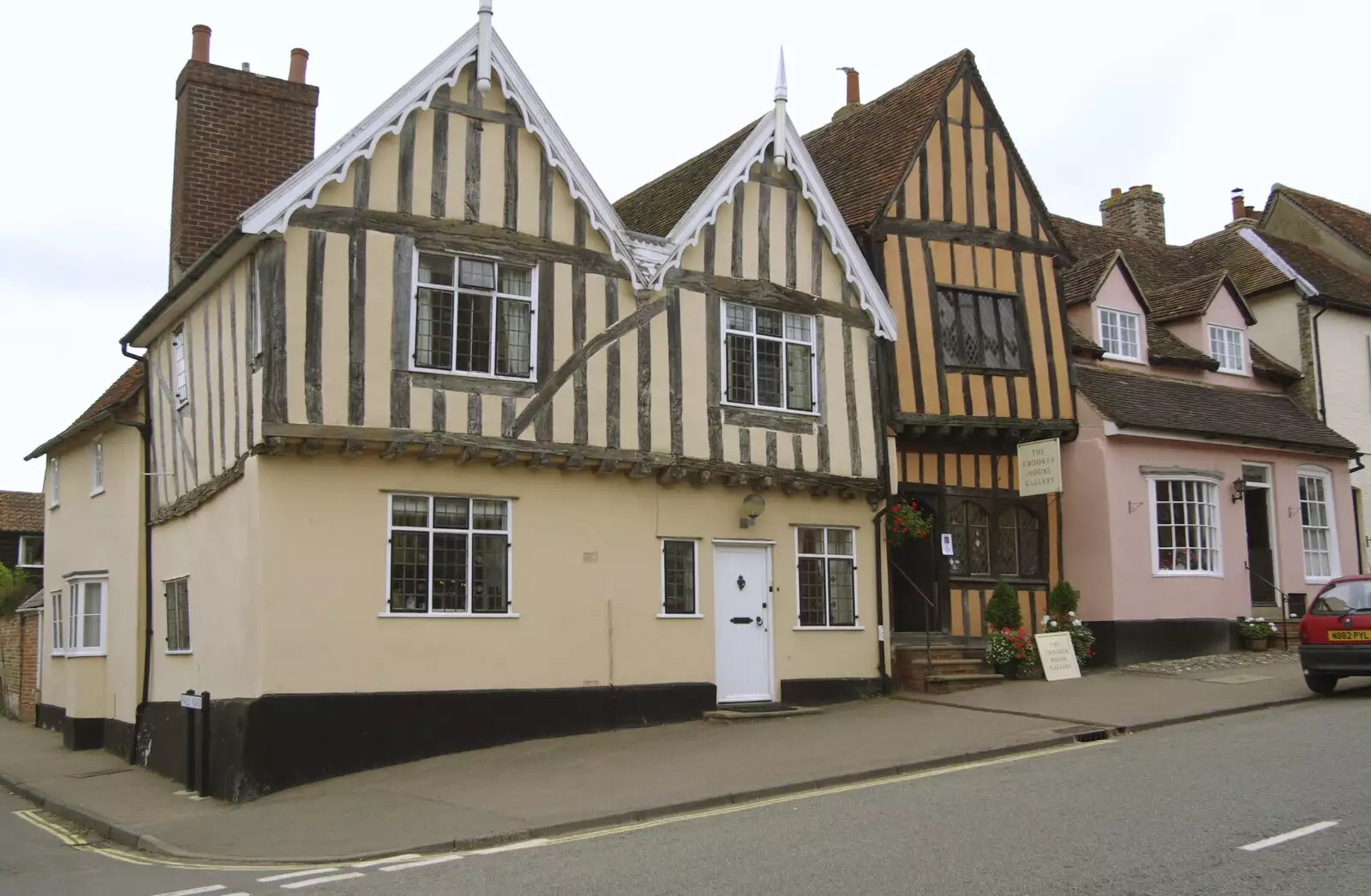 A slightly crooked house, from A Road Trip in an MX-5, and Athlete at the UEA, Lavenham and Norwich - 14th October 2007