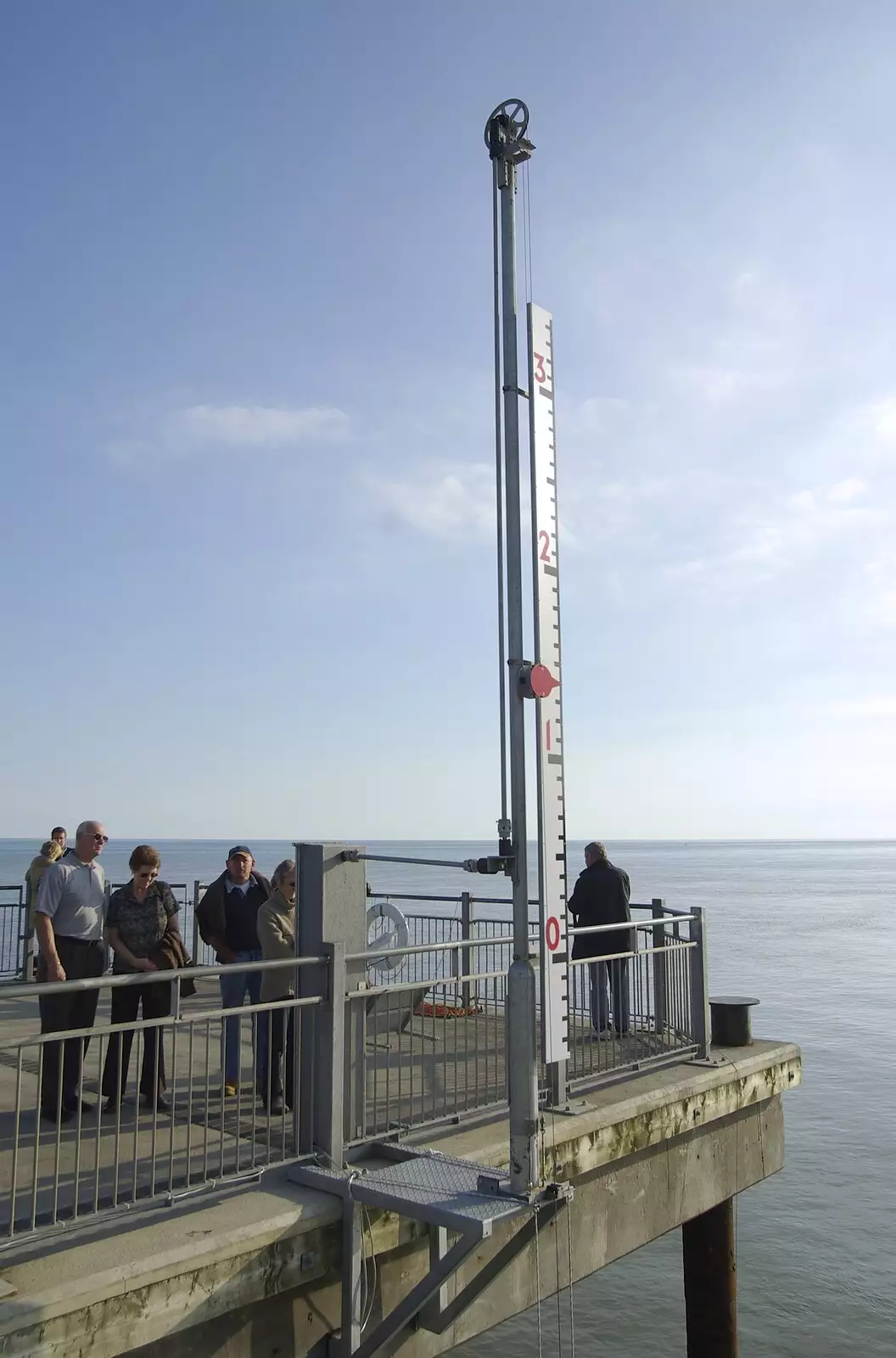 Another Tim Hunkin project: a sea-height guage, from Coldham's Traffic Light Destruction, and a Trip to the Pier, Cambridge and Southwold - 21st October 2007