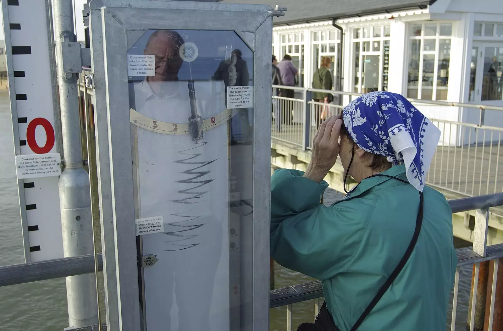 The tide guage, with the Old Chap reflected, from Coldham's Traffic Light Destruction, and a Trip to the Pier, Cambridge and Southwold - 21st October 2007