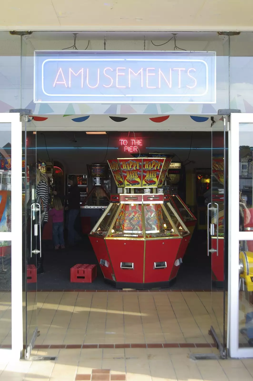 Amusement arcade on the pier, from Coldham's Traffic Light Destruction, and a Trip to the Pier, Cambridge and Southwold - 21st October 2007