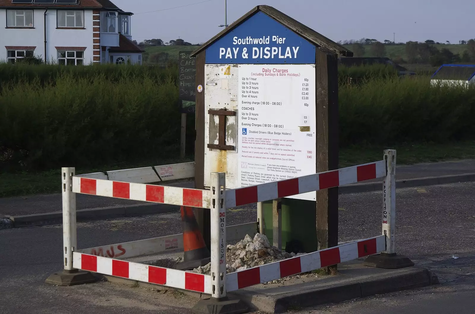 The car park sign has been fenced off, from Coldham's Traffic Light Destruction, and a Trip to the Pier, Cambridge and Southwold - 21st October 2007