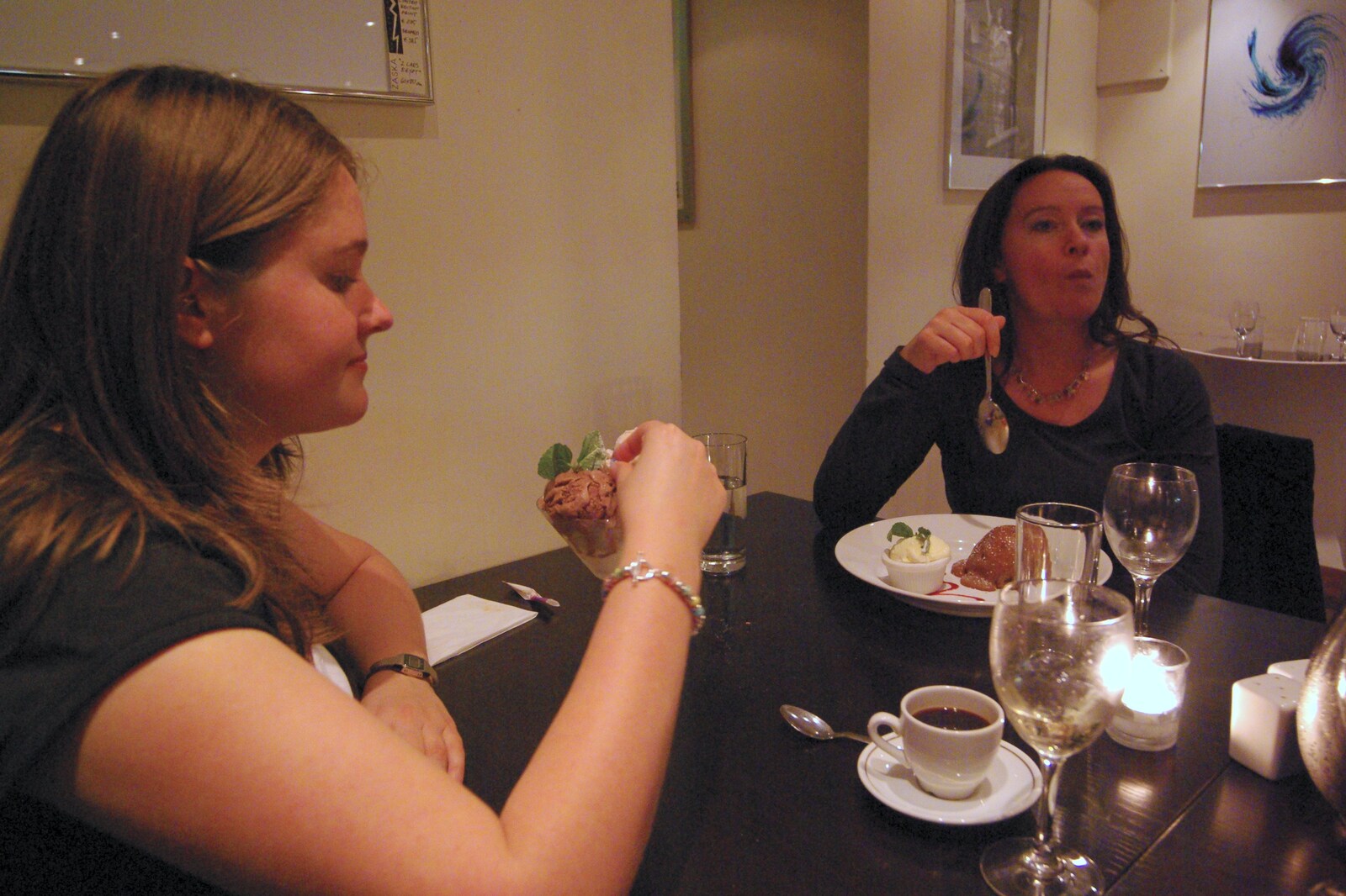 Isobel's 30th in Blackrock, and Apple Pressing, Carleton Rode and Dublin, Norfolk and Ireland - 2nd November 2007: Isobel and Evelyn in Tonic