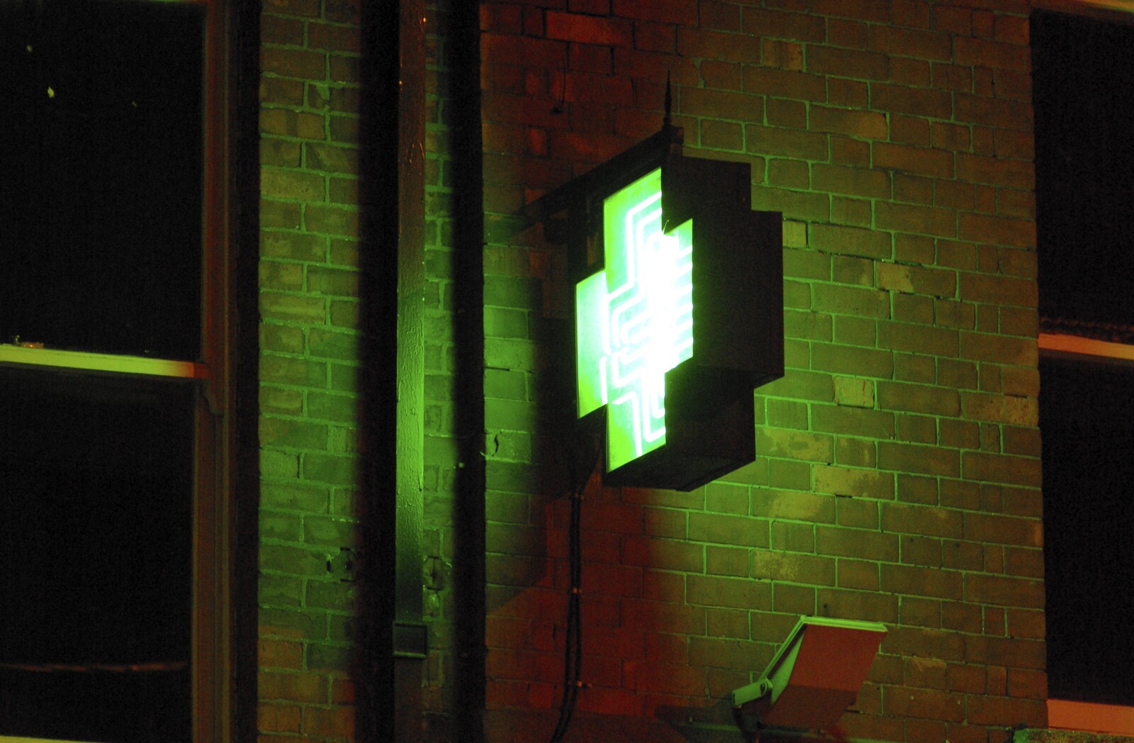 Isobel's 30th in Blackrock, and Apple Pressing, Carleton Rode and Dublin, Norfolk and Ireland - 2nd November 2007: A chemist sign, like those in France, glows green in the dark