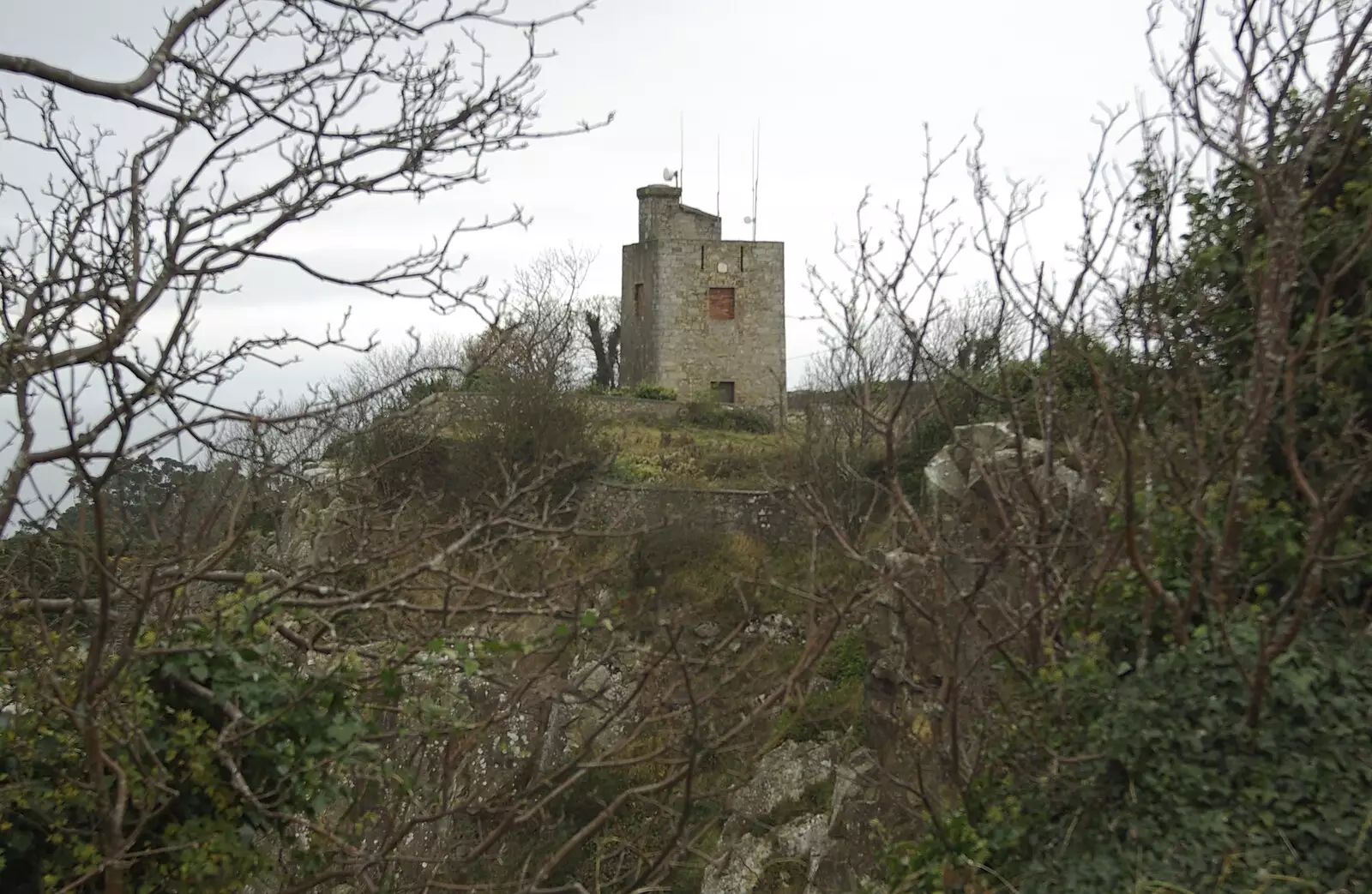 A derelict watch tower, from Apple Pressing, and Isobel's 30th in Blackrock, Dublin, Ireland - 2nd November 2007