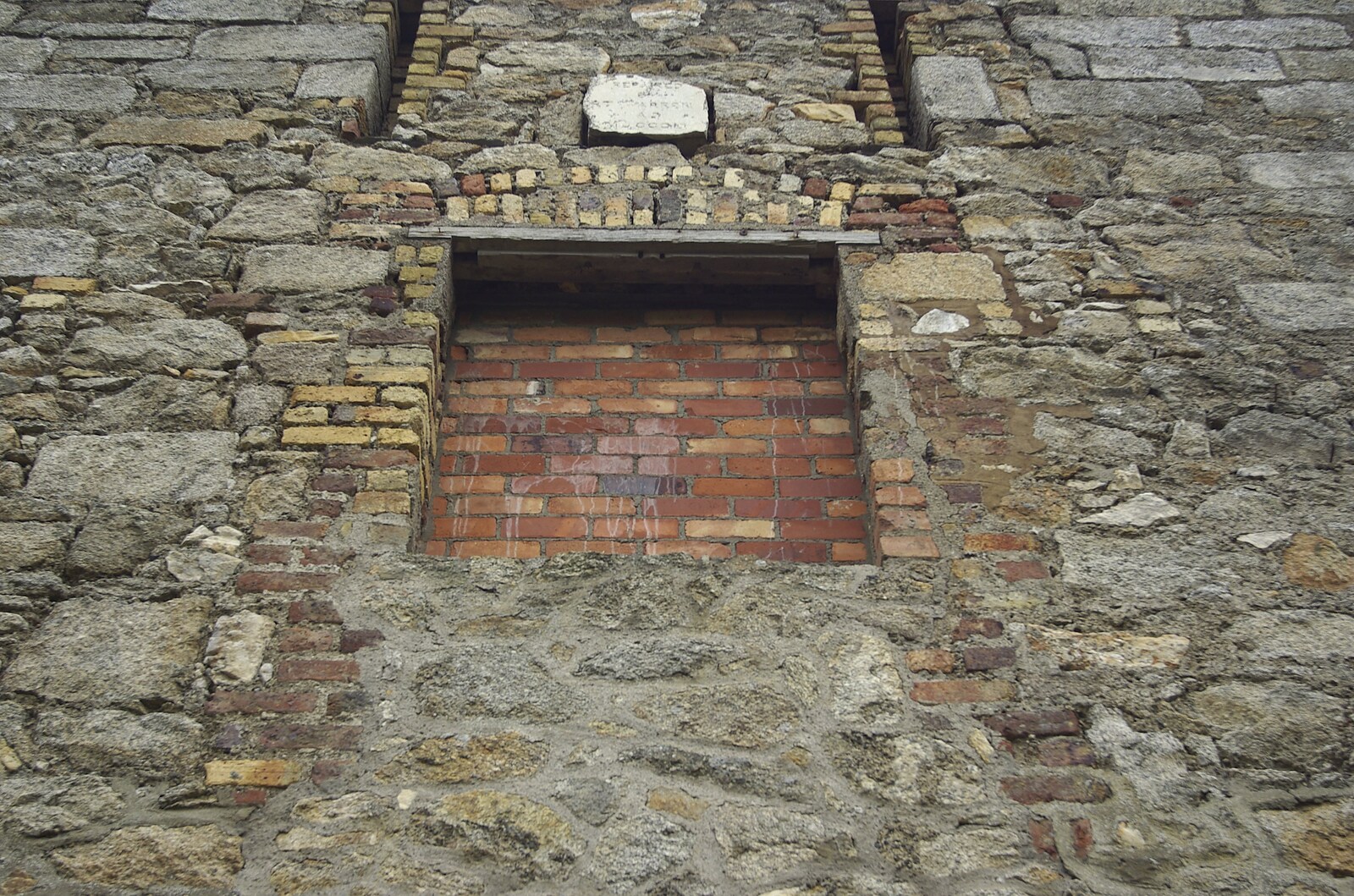 Isobel's 30th in Blackrock, and Apple Pressing, Carleton Rode and Dublin, Norfolk and Ireland - 2nd November 2007: Bricked-up window