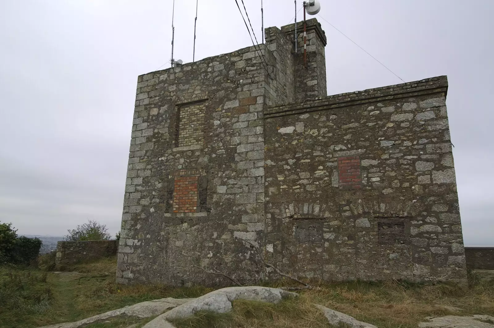 The derelict watch tower, from Apple Pressing, and Isobel's 30th in Blackrock, Dublin, Ireland - 2nd November 2007