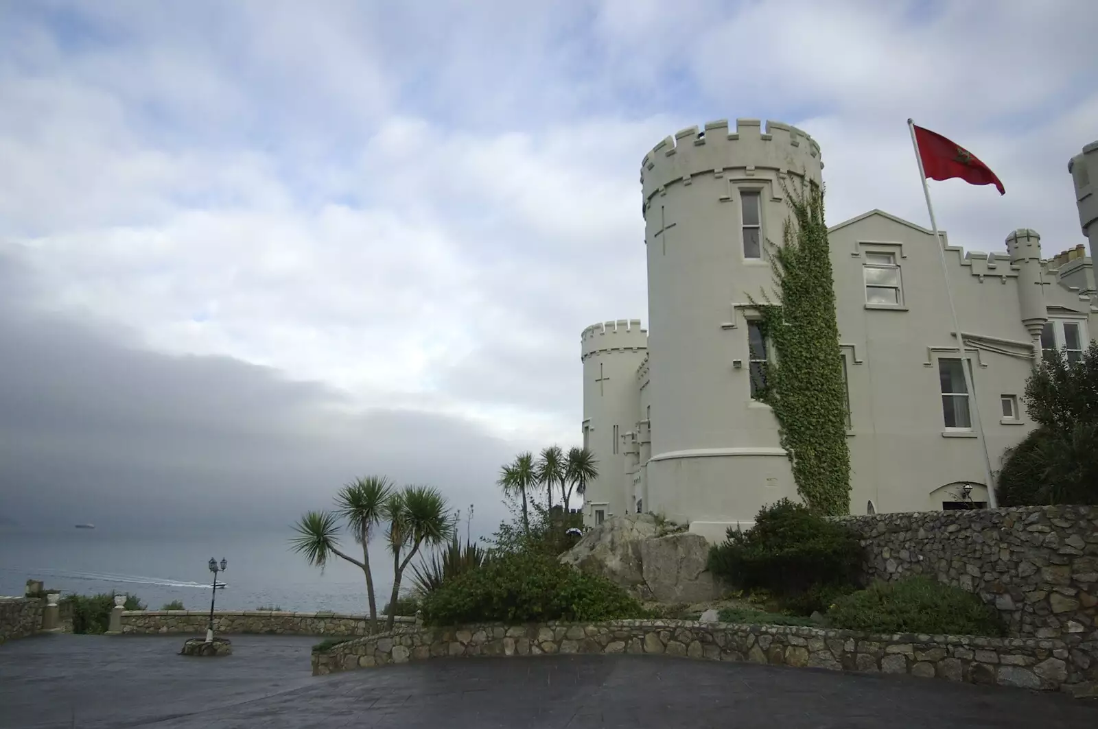 Crenelated building in Dalkey, from Apple Pressing, and Isobel's 30th in Blackrock, Dublin, Ireland - 2nd November 2007