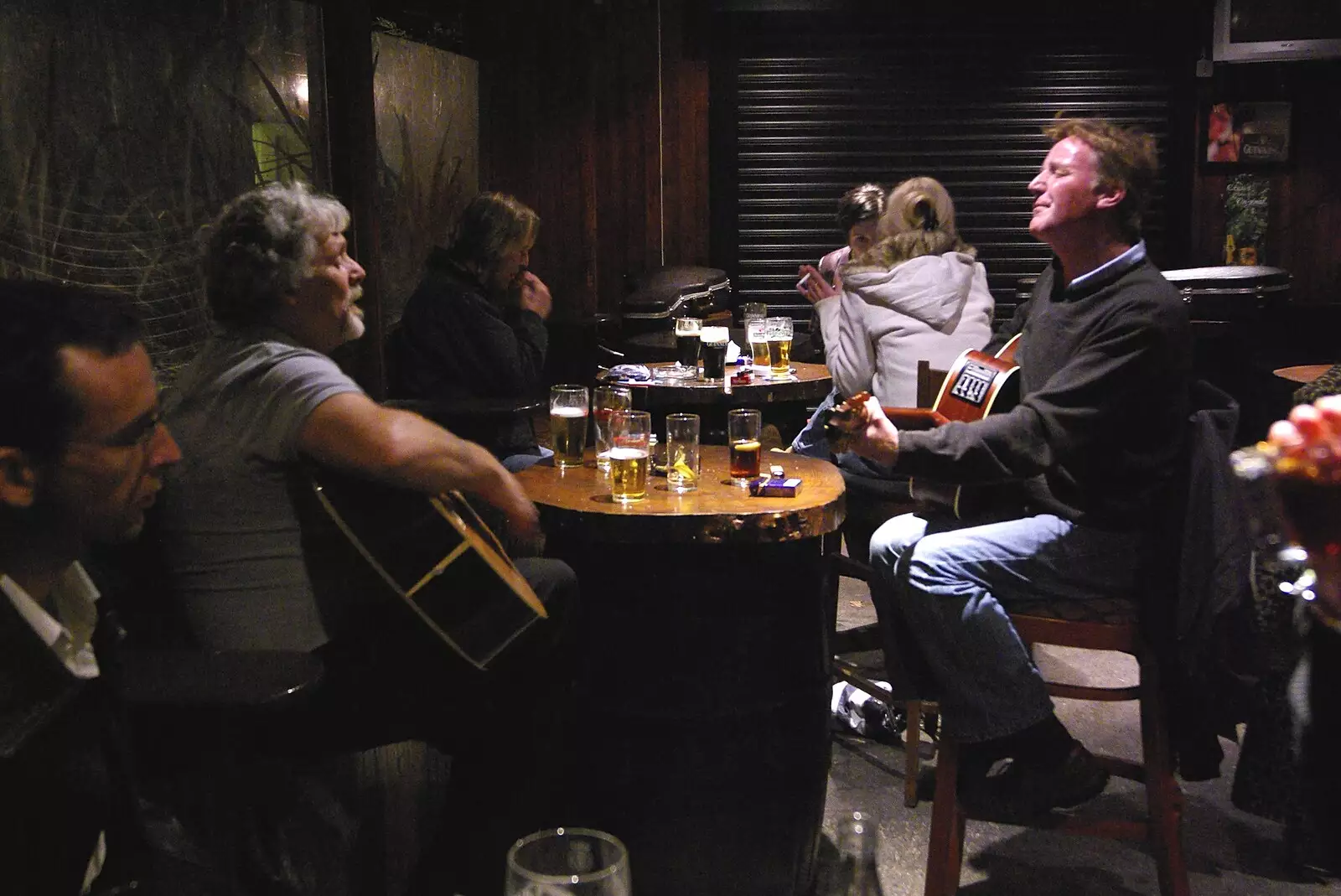 'Chas and Dave' play stuff in the outside shed, from Apple Pressing, and Isobel's 30th in Blackrock, Dublin, Ireland - 2nd November 2007