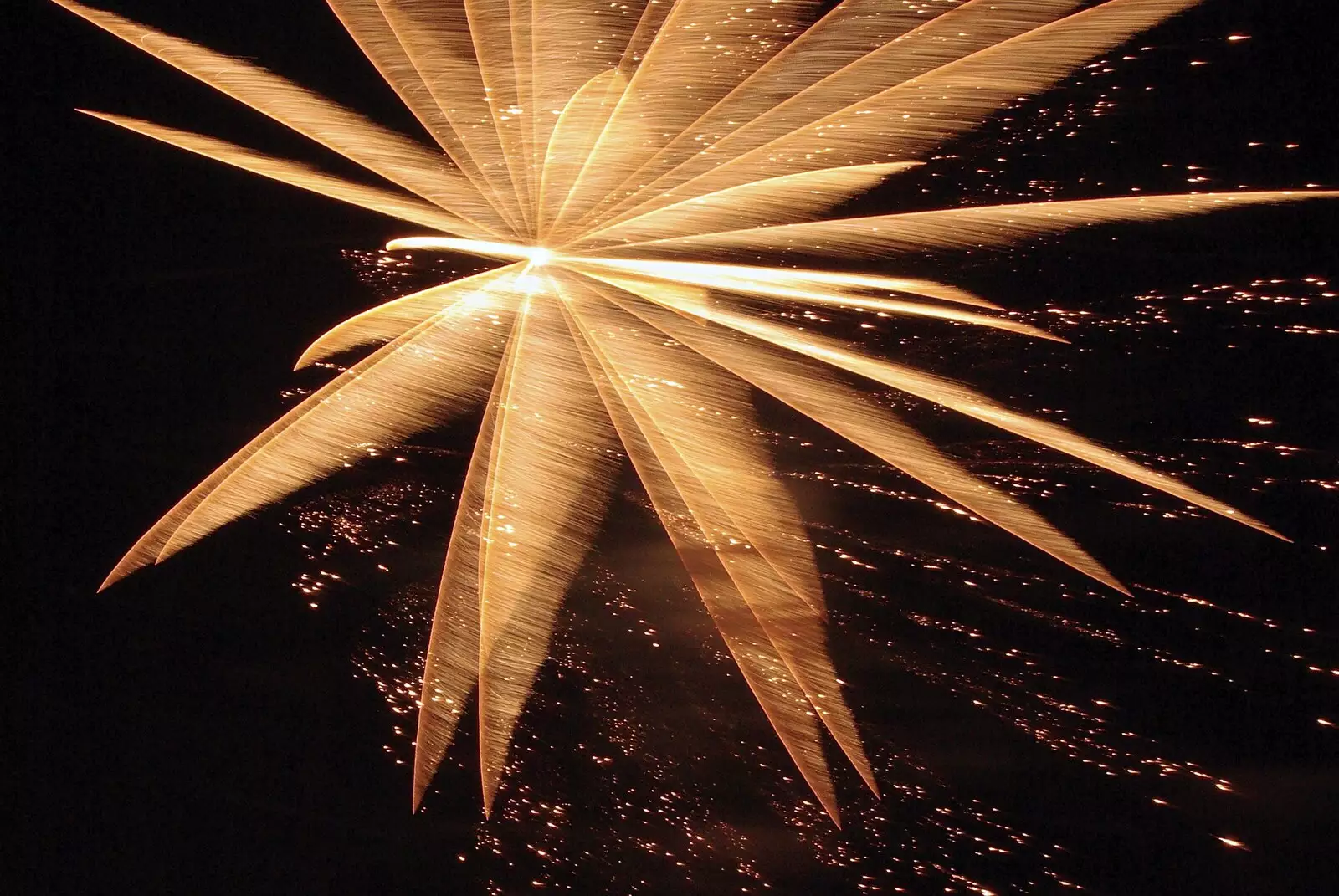 A Star Anise explodes in the sky, from Fireworks, and Dinner at Caroline and John's, Cambridge - 5th November 2007