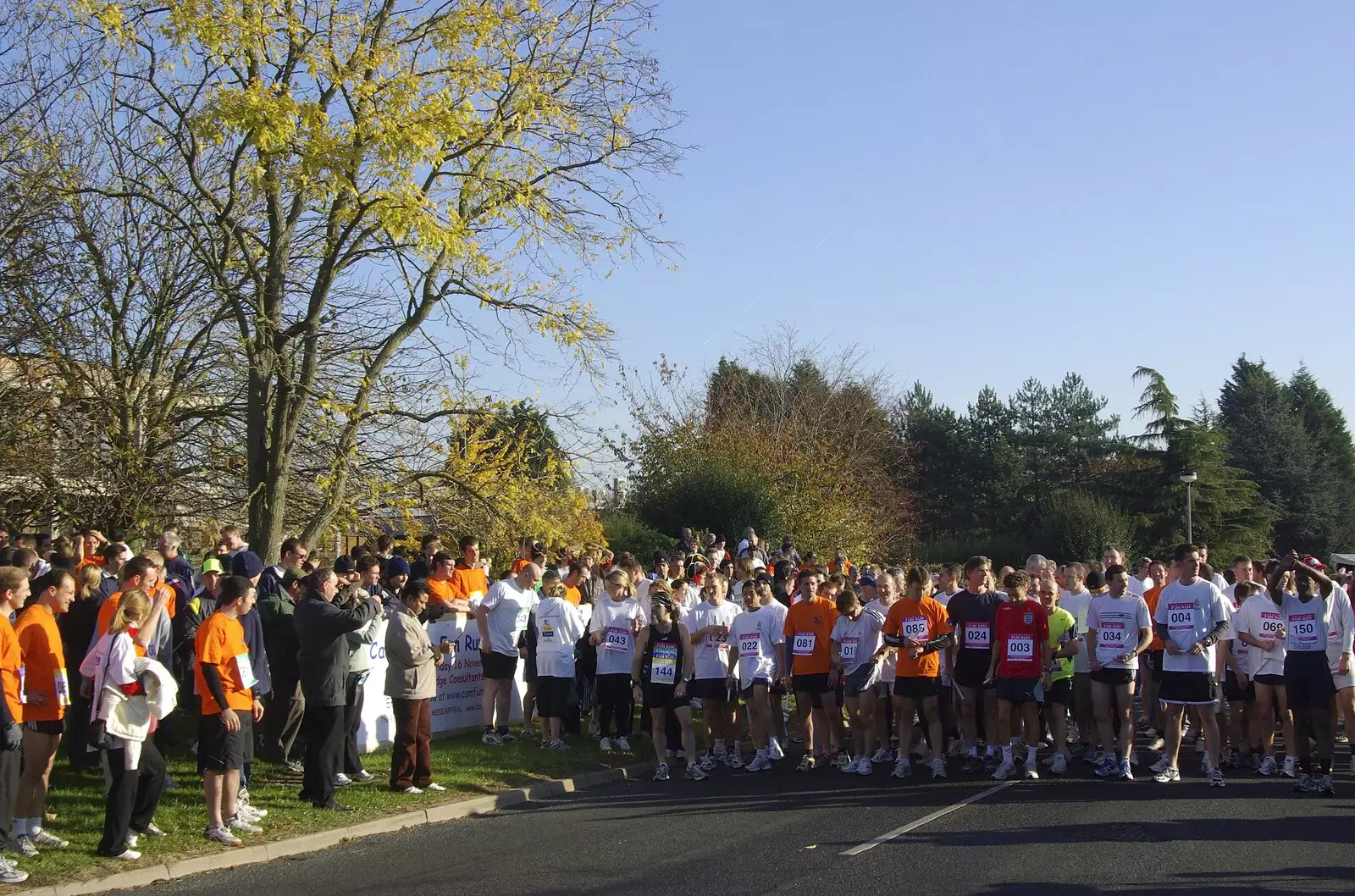 Runners mill around outside Cambridge Consulting, from Isobel and the Science Park Fun Run, Milton Road, Cambridge - 16th November 2007