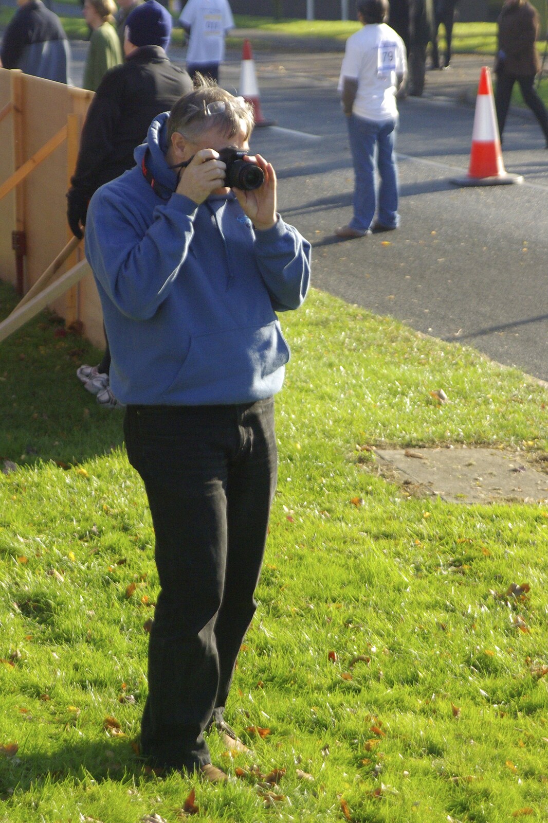 Dave has got his Pentax out from Isobel and the Science Park Fun Run, Milton Road, Cambridge - 16th November 2007