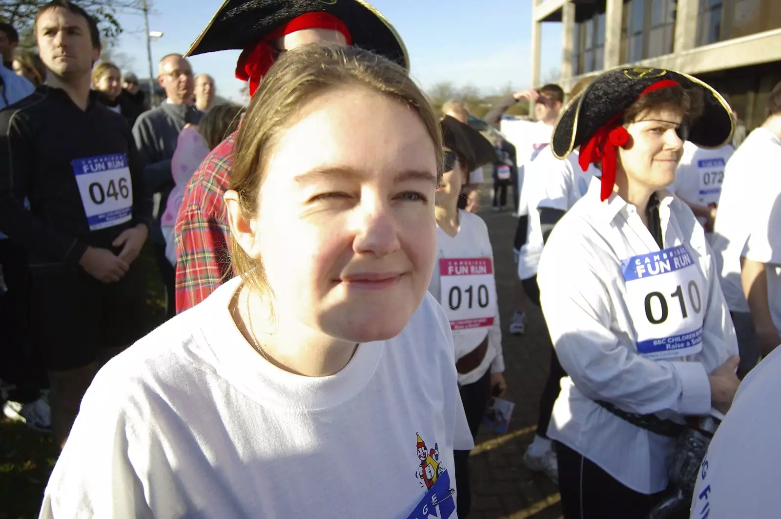 Isobel waits keenly for her leg, from Isobel and the Science Park Fun Run, Milton Road, Cambridge - 16th November 2007