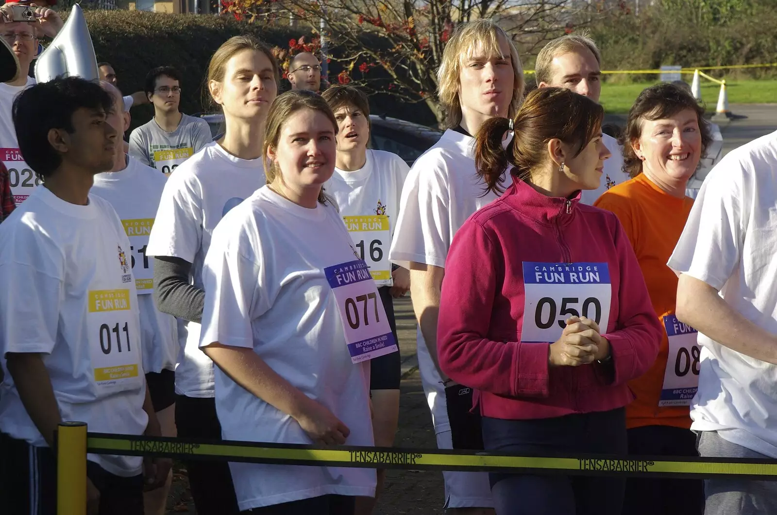 Isobel's still waiting, from Isobel and the Science Park Fun Run, Milton Road, Cambridge - 16th November 2007