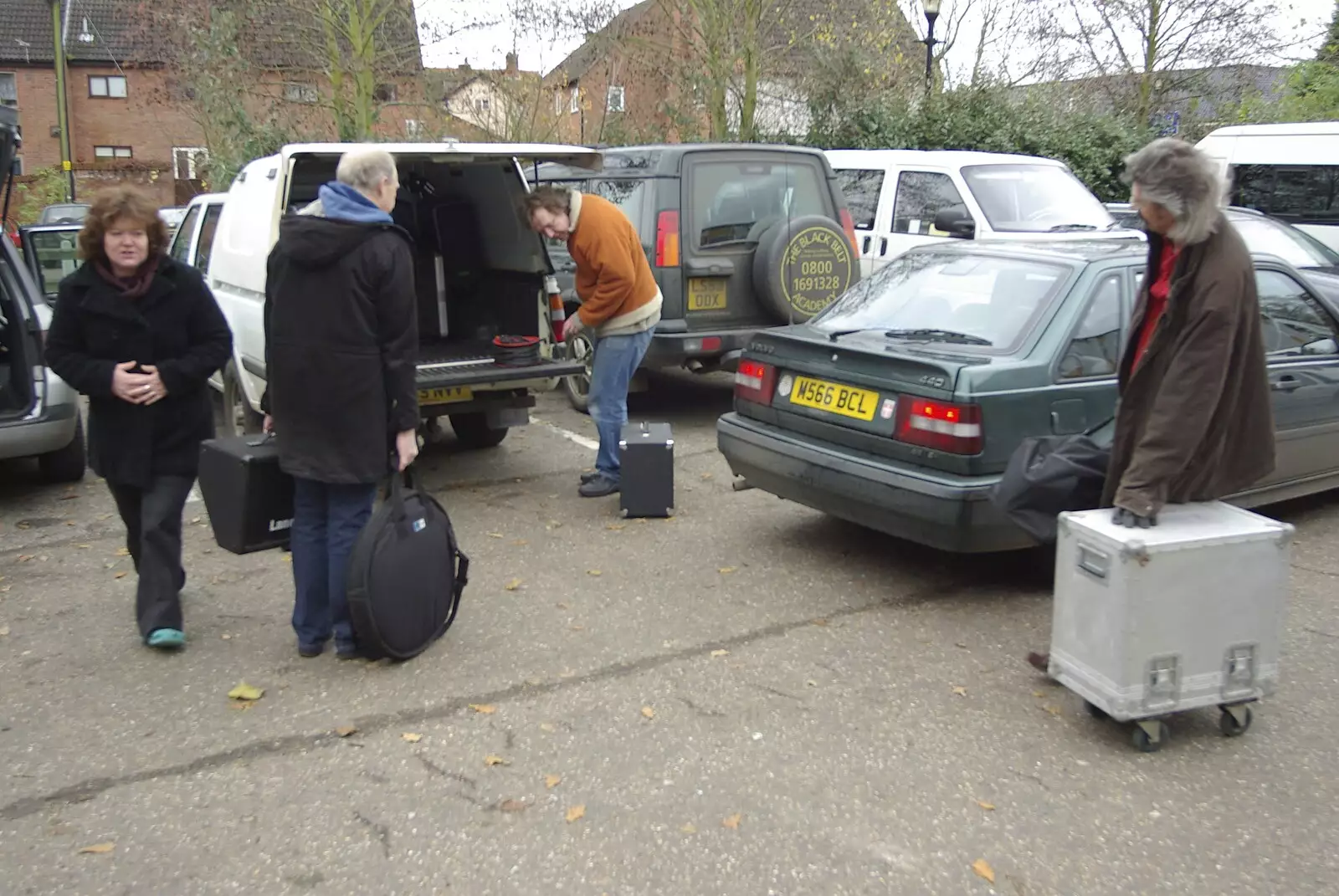 Max's van gets filled up too, from The BBs On Tour, Gatwick Copthorne, West Sussex - 24th November 2007