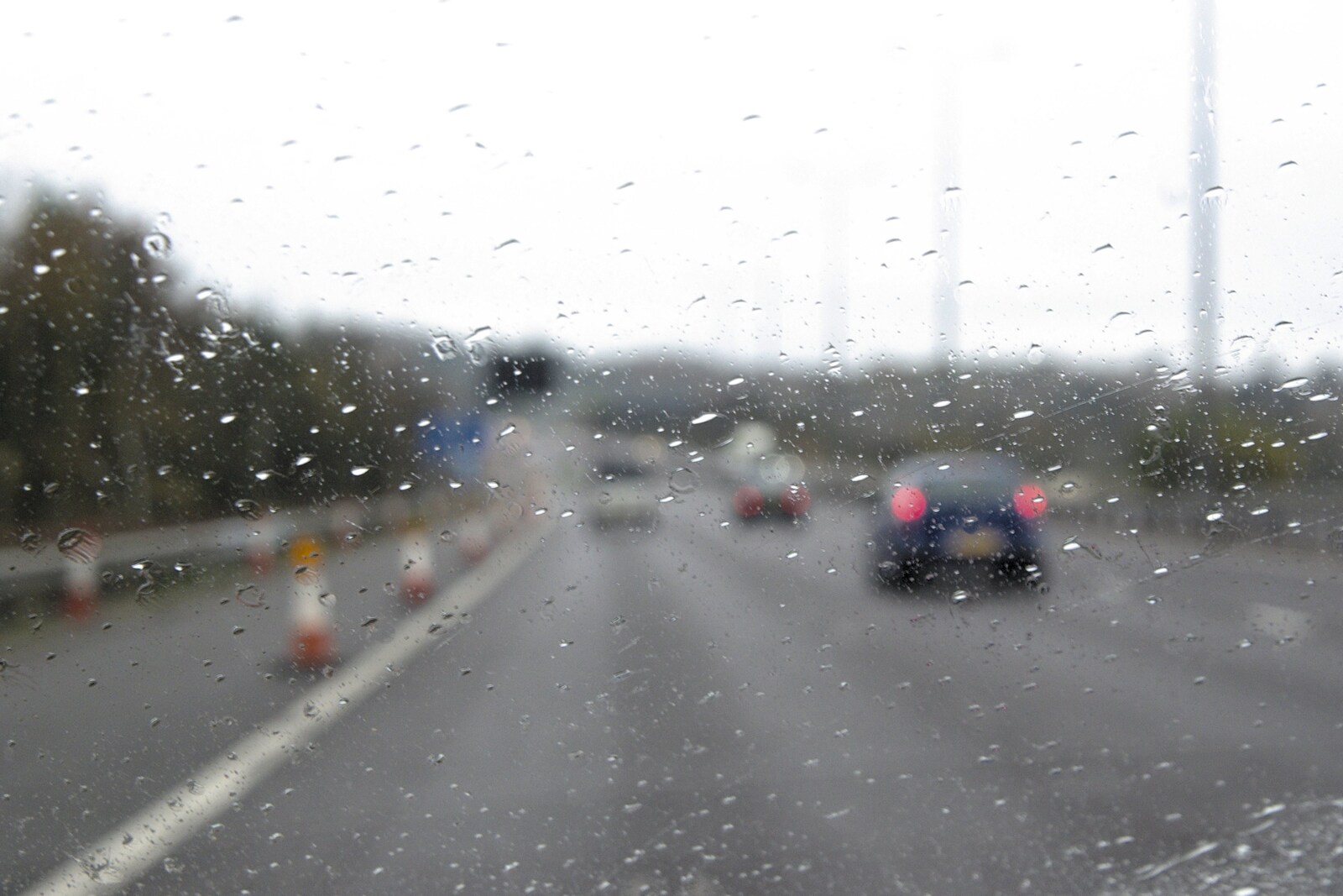 The BBs On Tour, Gatwick Copthorne, West Sussex - 24th November 2007: The M23 through a rainy windscreen
