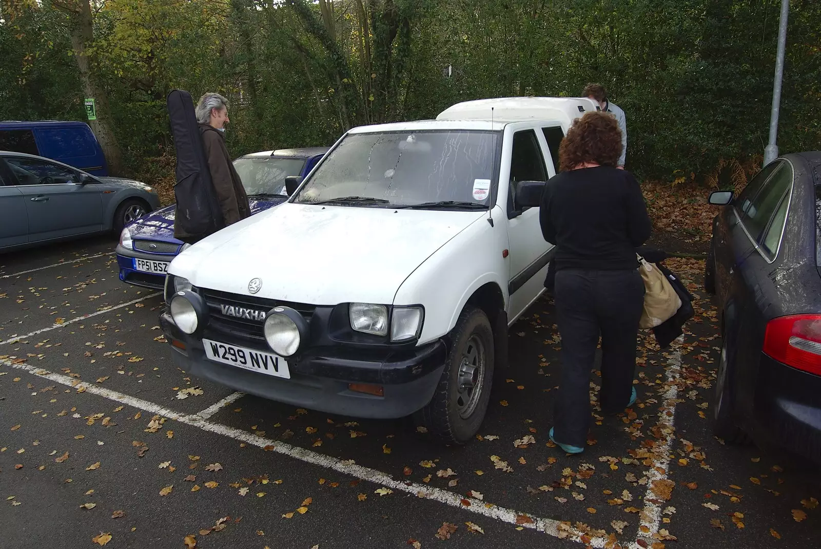 Back at Max's van, from The BBs On Tour, Gatwick Copthorne, West Sussex - 24th November 2007