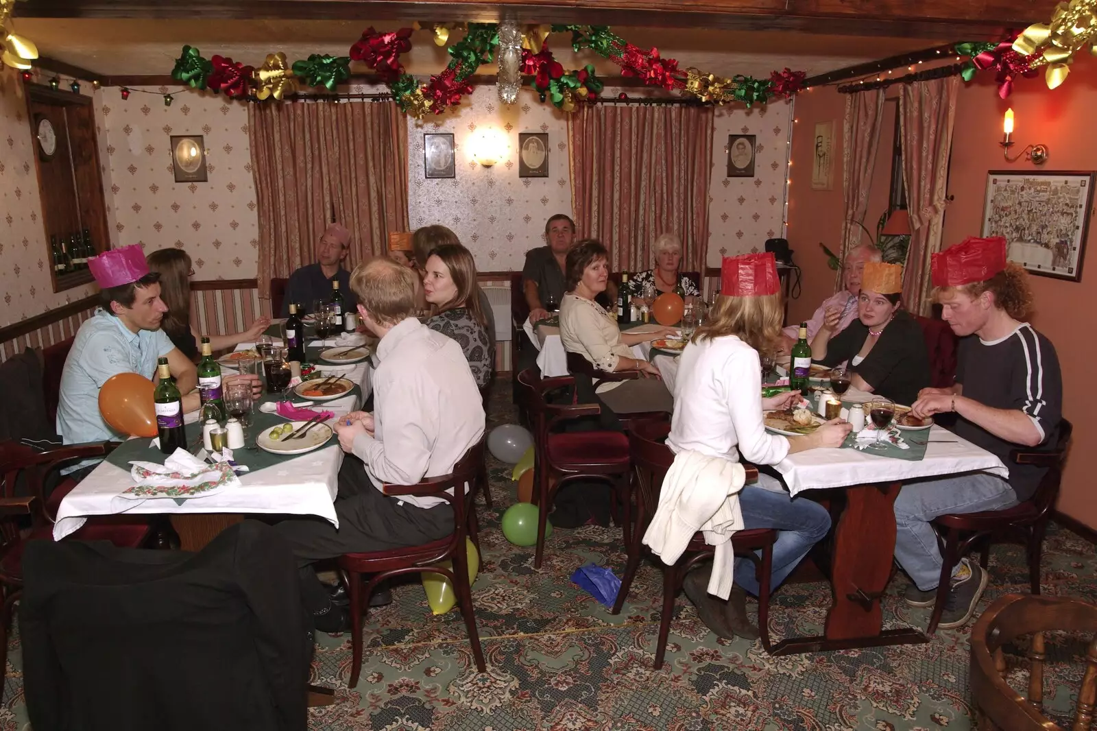 The BSCC in the pub restaurant, from The BSCC Christmas Dinner, Swan Inn, Brome, Suffolk - 8th December 2007