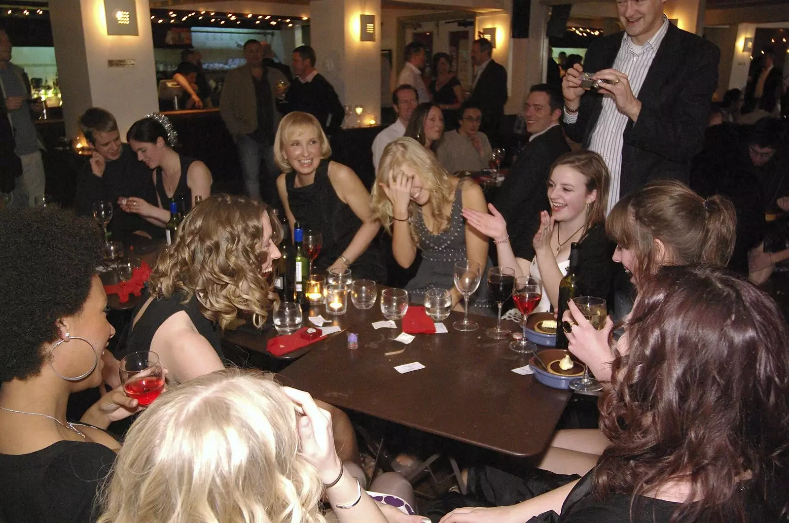 Lyndsey gets some applause, from Taptu's Christmas Bash, La Raza, Cambridge - 21st December 2007