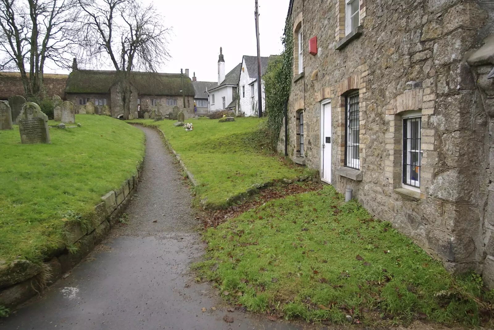 The church graveyard, from Christmas at Sis and Matt's, Chagford, Devon - 25th December 2007