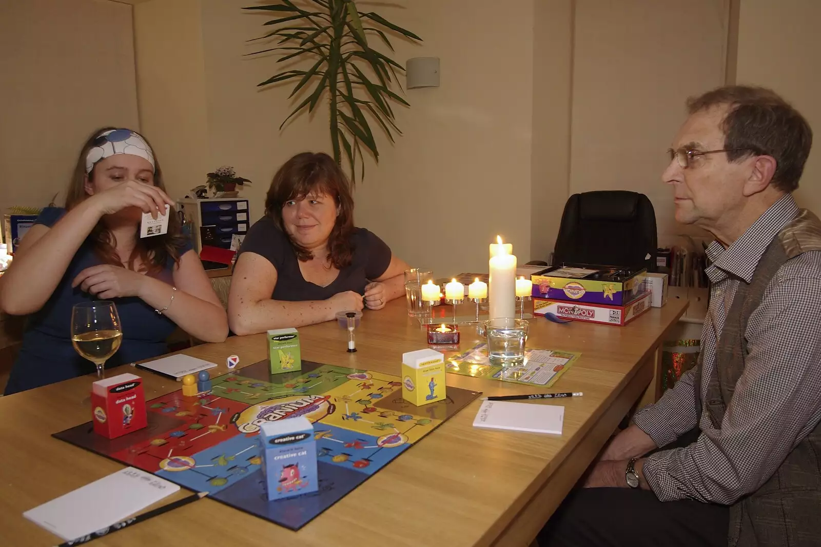 A game of Cranium occurs, from Christmas at Sis and Matt's, Chagford, Devon - 25th December 2007